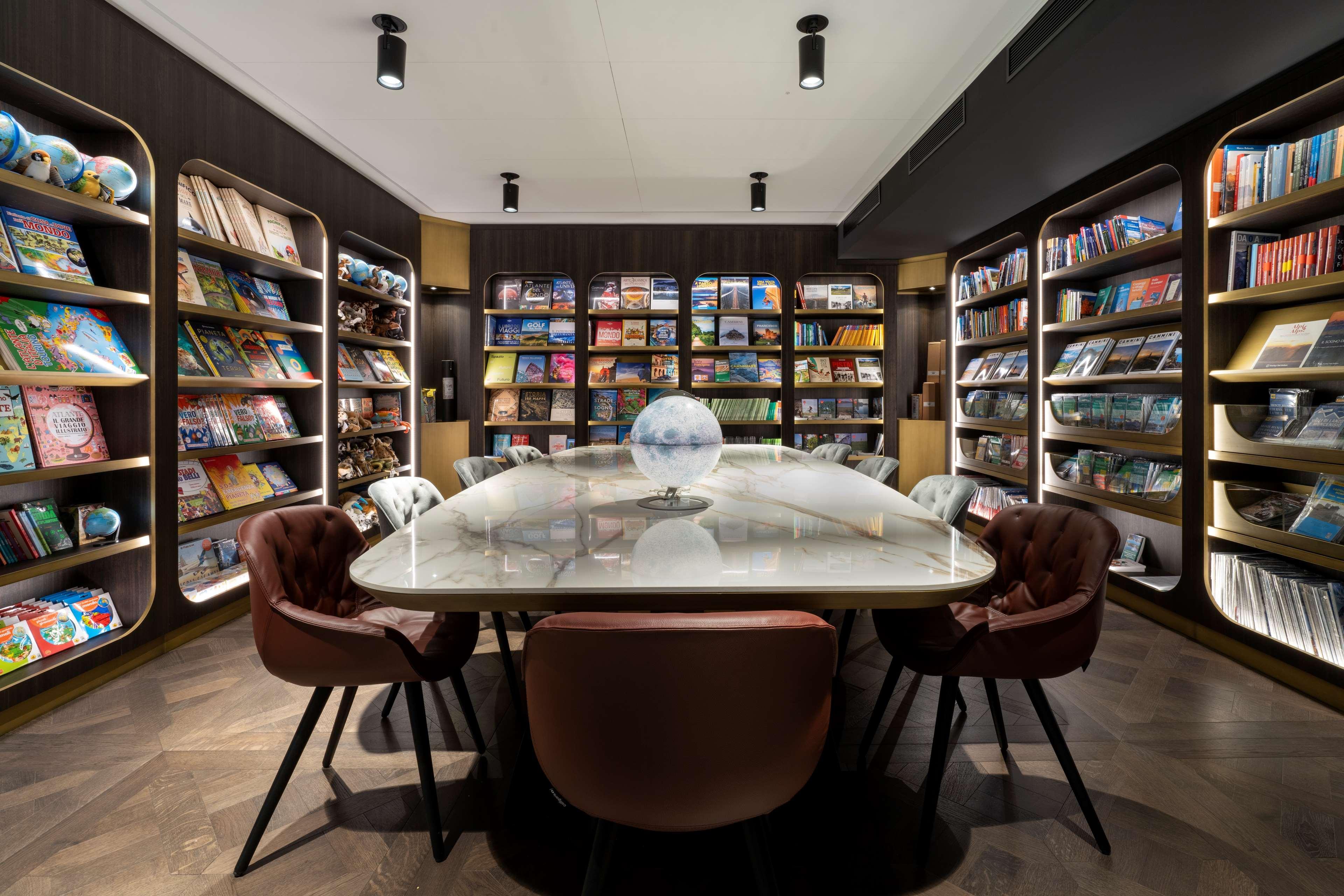 Radisson Collection Hotel, Palazzo Touring Club Milaan Buitenkant foto Library