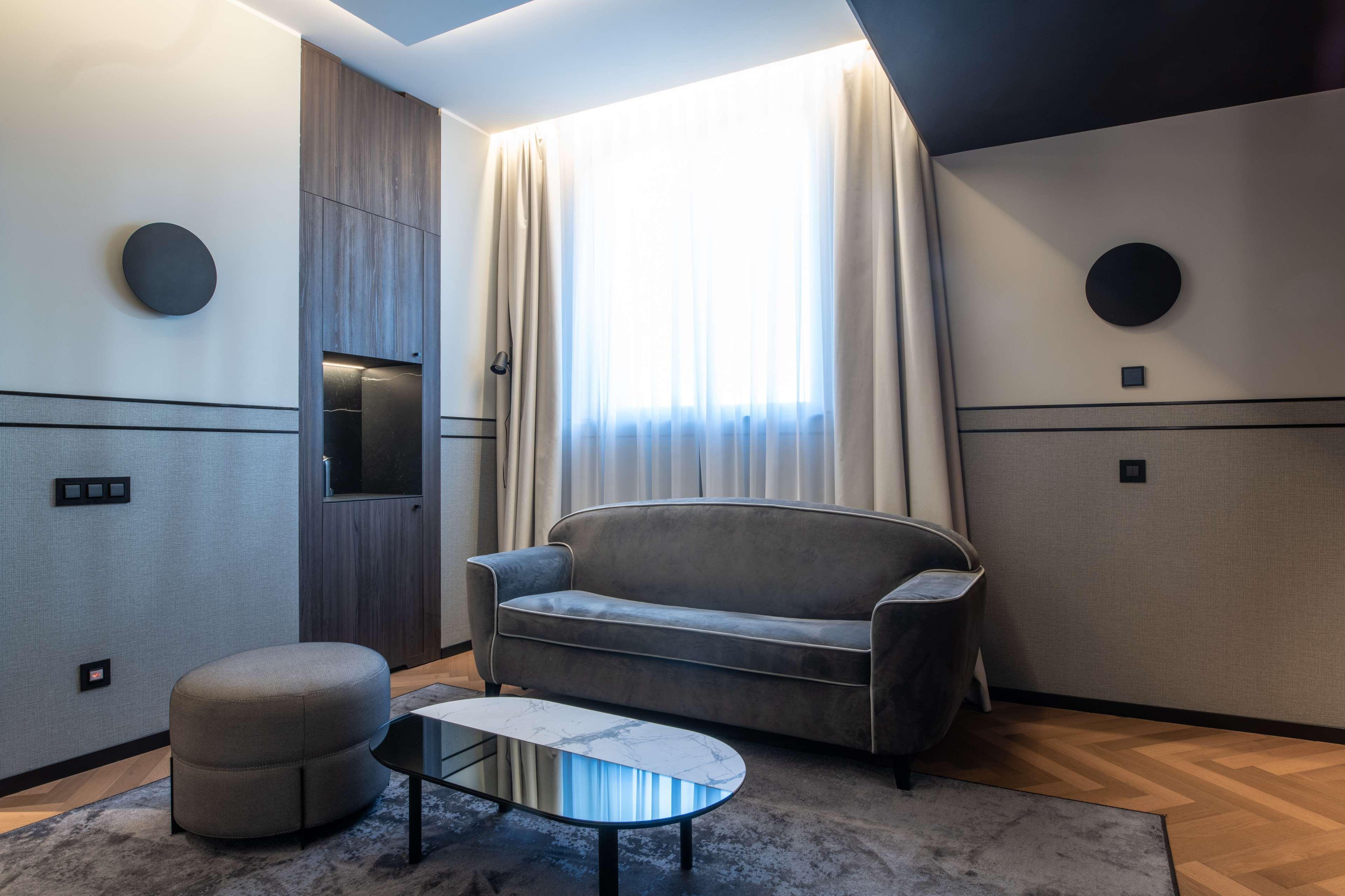 Radisson Collection Hotel, Palazzo Touring Club Milaan Buitenkant foto A suite at the hotel