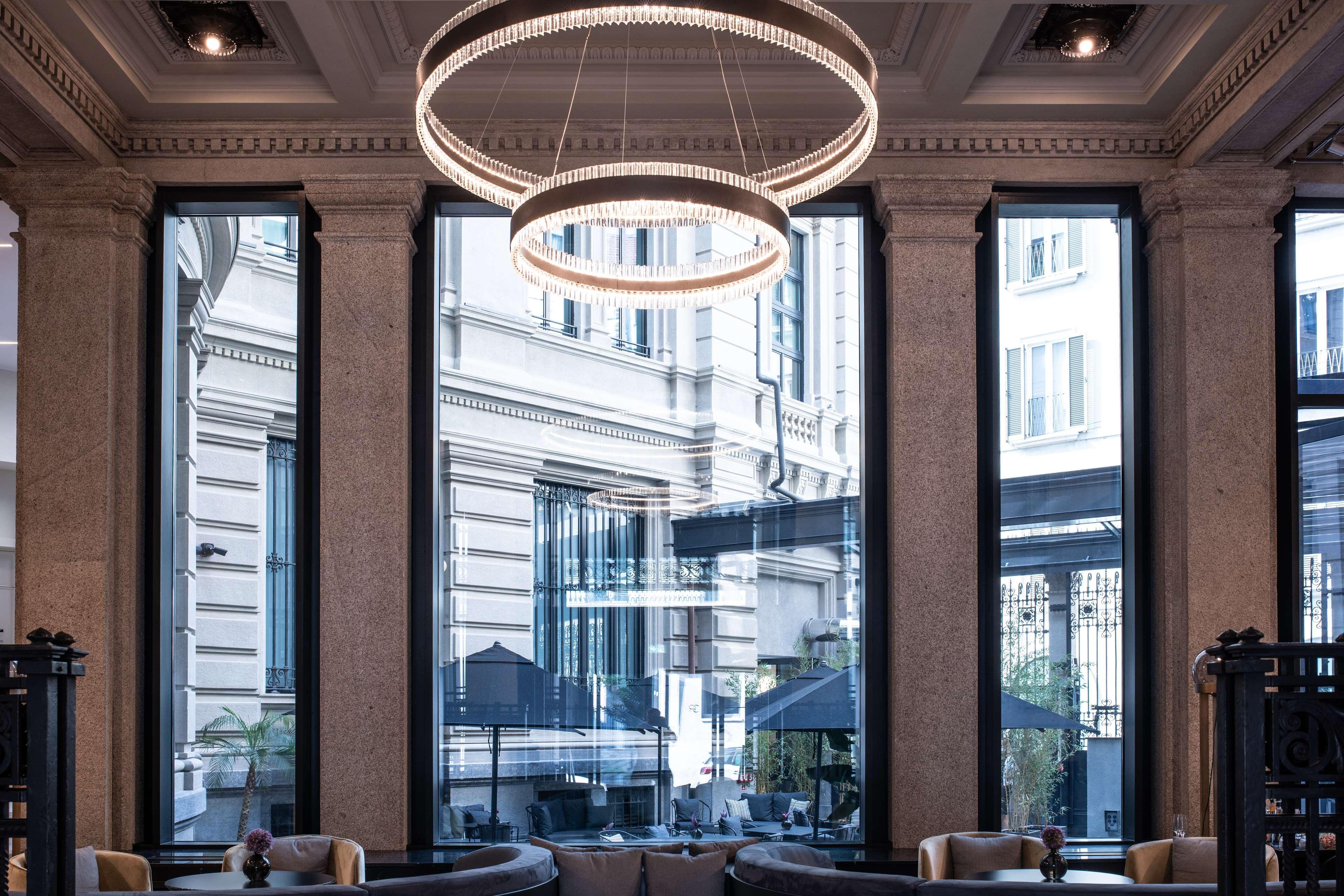 Radisson Collection Hotel, Palazzo Touring Club Milaan Buitenkant foto The interior of the hotel