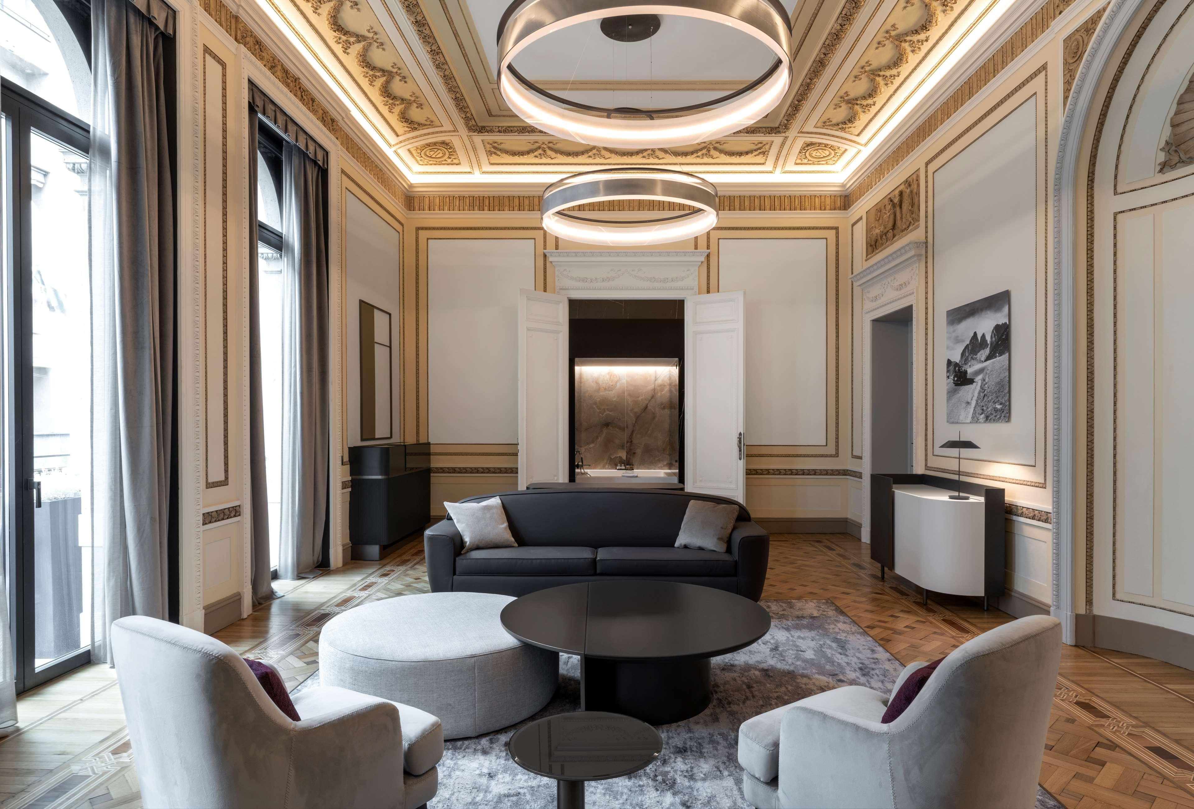 Radisson Collection Hotel, Palazzo Touring Club Milaan Buitenkant foto The interior of the hotel