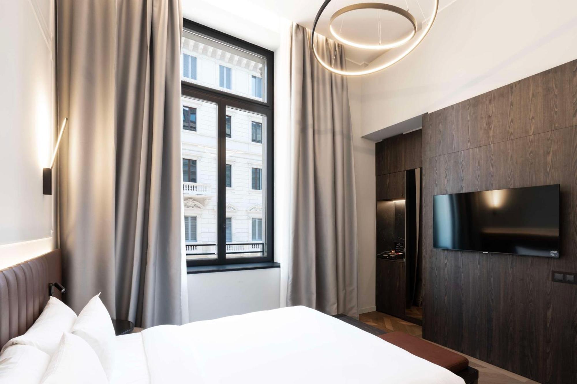 Radisson Collection Hotel, Palazzo Touring Club Milaan Buitenkant foto A room at the hotel