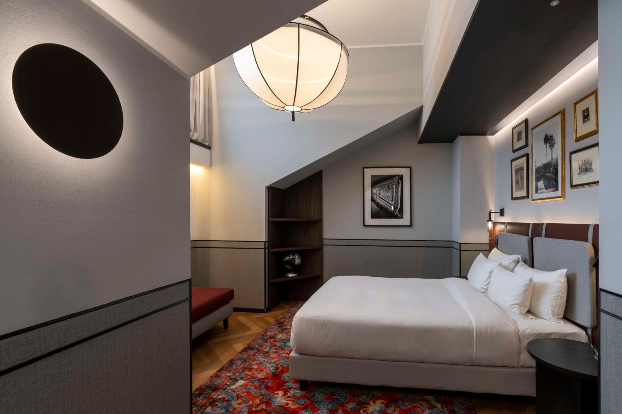 Radisson Collection Hotel, Palazzo Touring Club Milaan Buitenkant foto A room at the hotel
