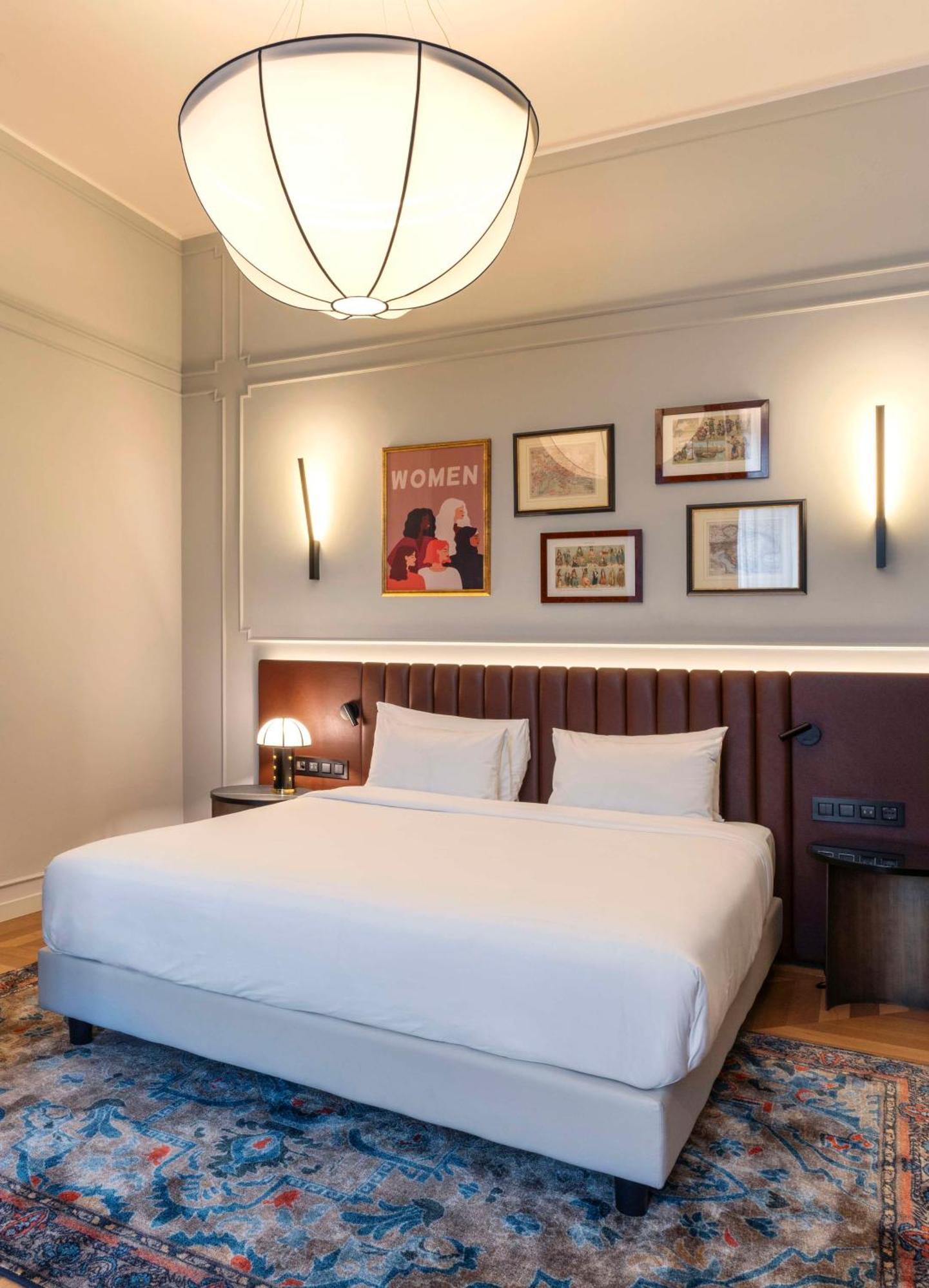Radisson Collection Hotel, Palazzo Touring Club Milaan Buitenkant foto A bedroom at the hotel