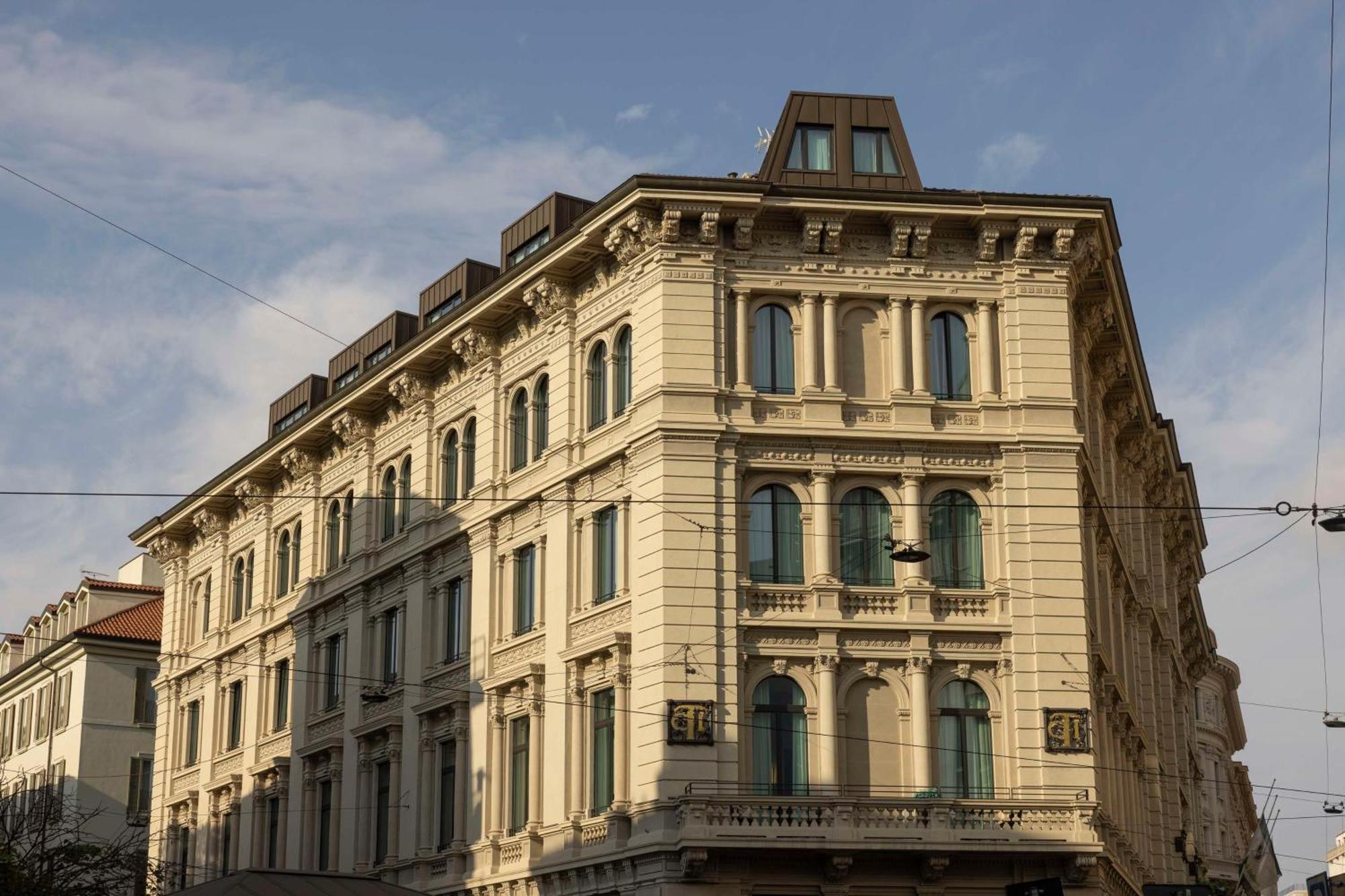 Radisson Collection Hotel, Palazzo Touring Club Milaan Buitenkant foto The headquarters of the company in Milan