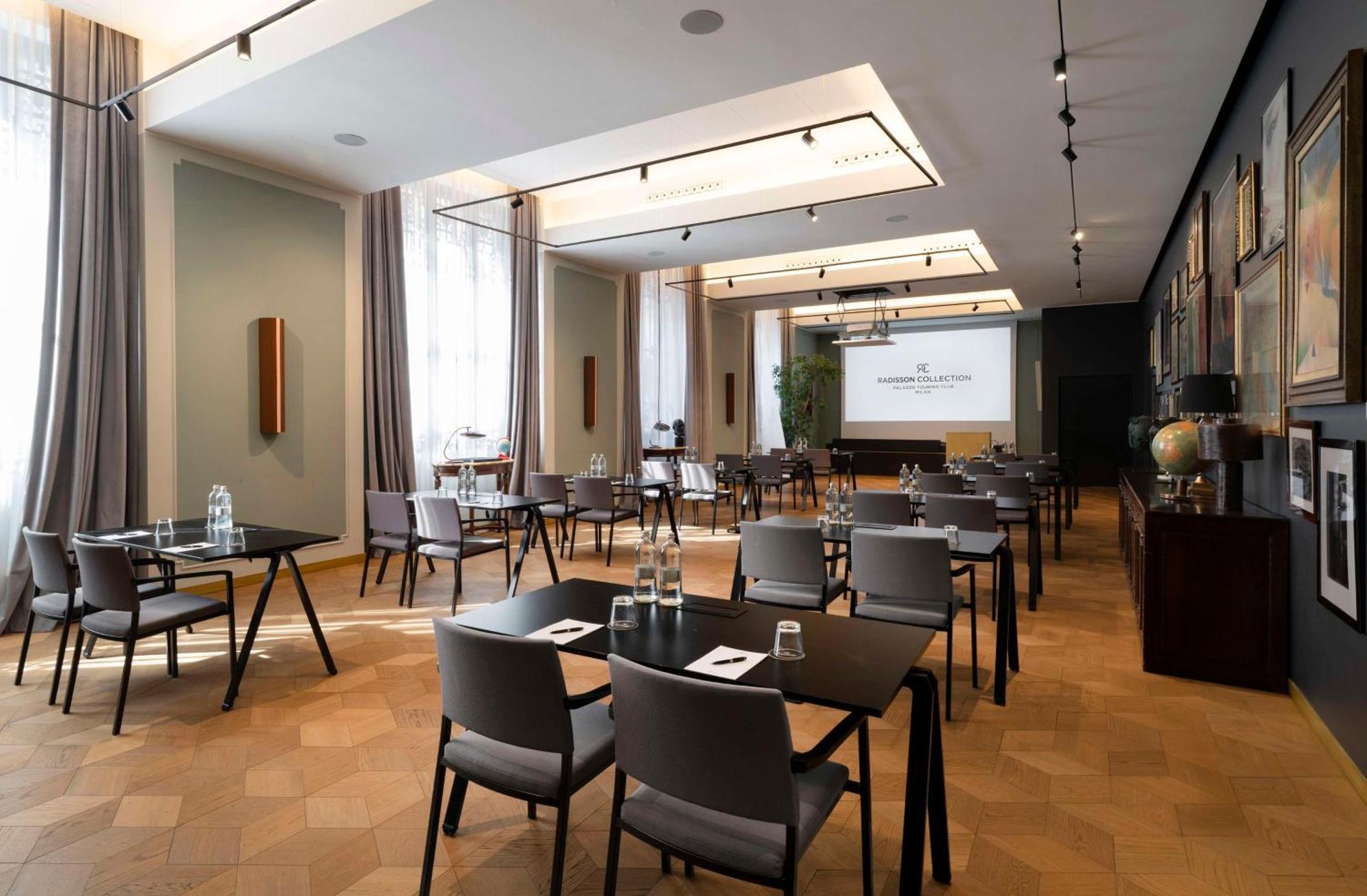 Radisson Collection Hotel, Palazzo Touring Club Milaan Buitenkant foto