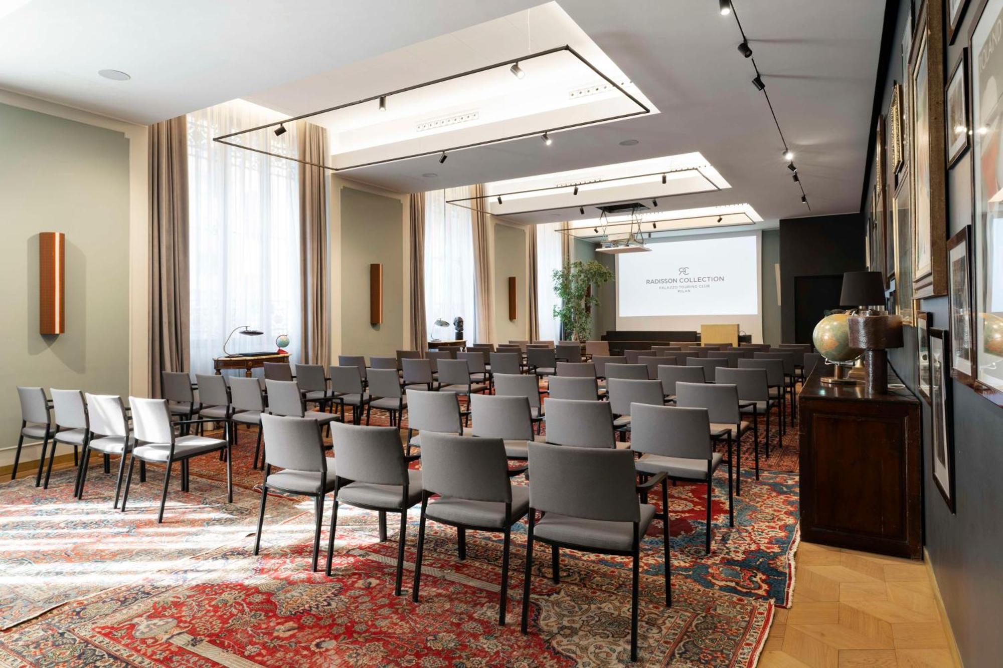 Radisson Collection Hotel, Palazzo Touring Club Milaan Buitenkant foto