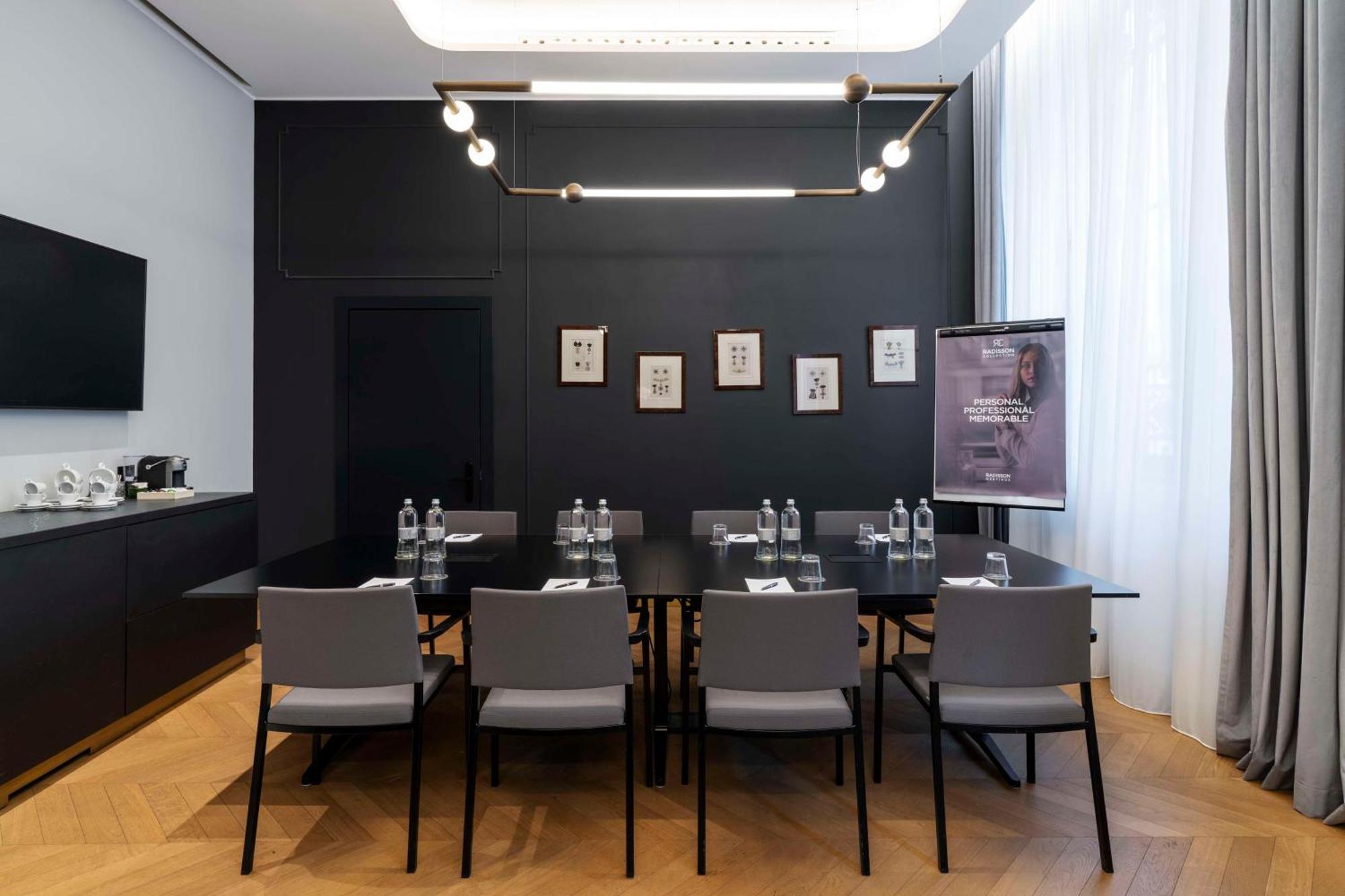 Radisson Collection Hotel, Palazzo Touring Club Milaan Buitenkant foto
