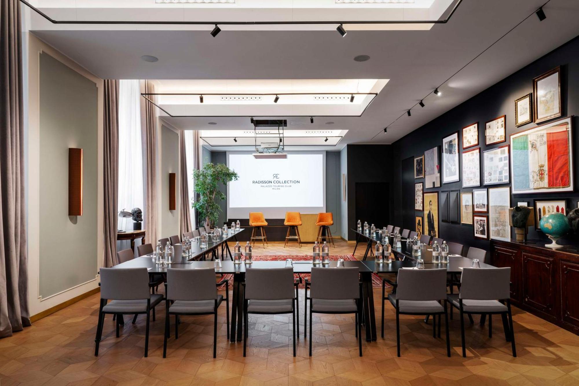 Radisson Collection Hotel, Palazzo Touring Club Milaan Buitenkant foto