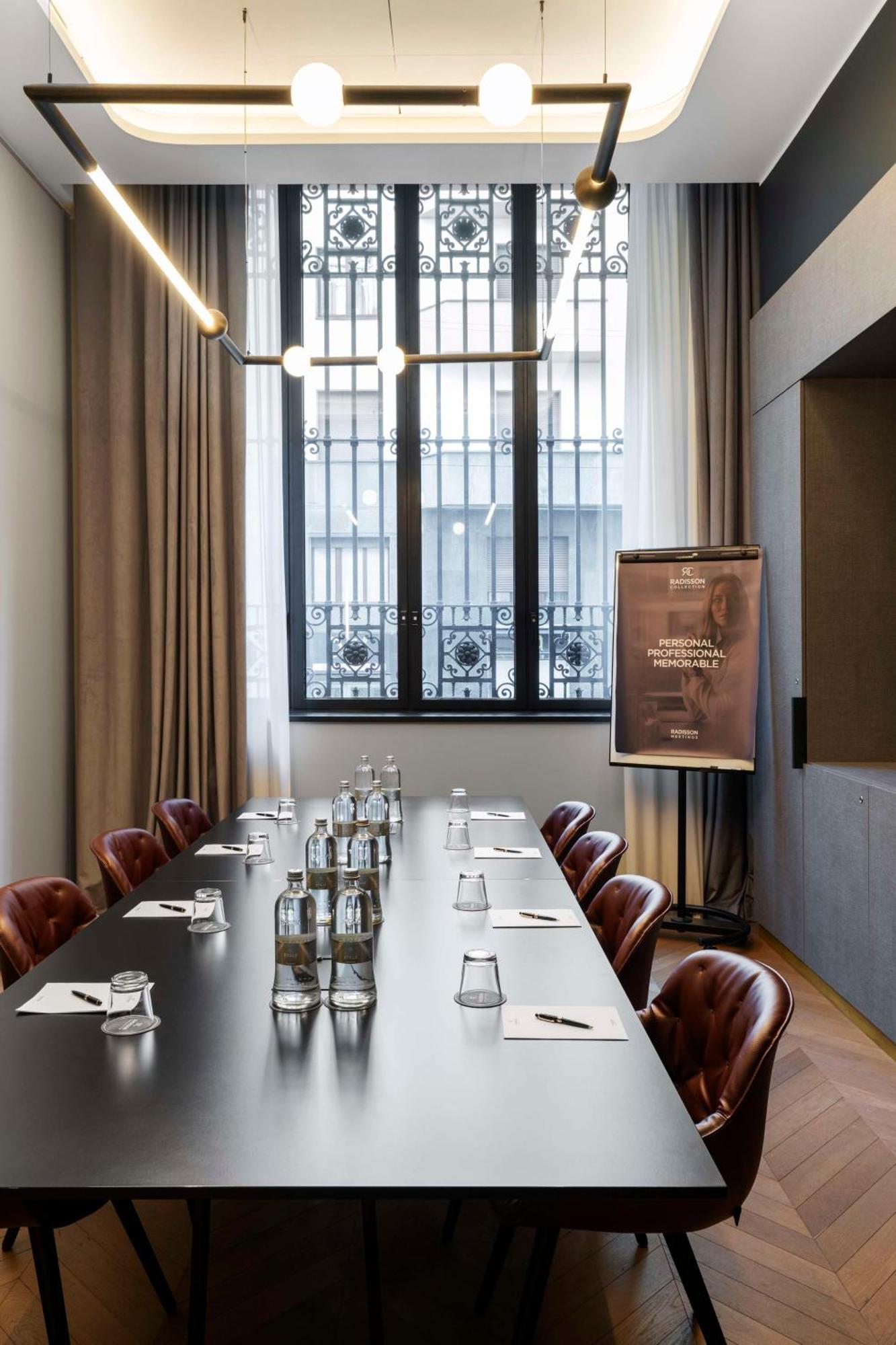 Radisson Collection Hotel, Palazzo Touring Club Milaan Buitenkant foto